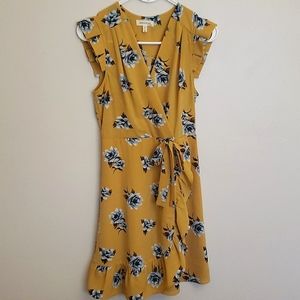 Monteau faux wrapped dress with blue floral pattern. Size m.